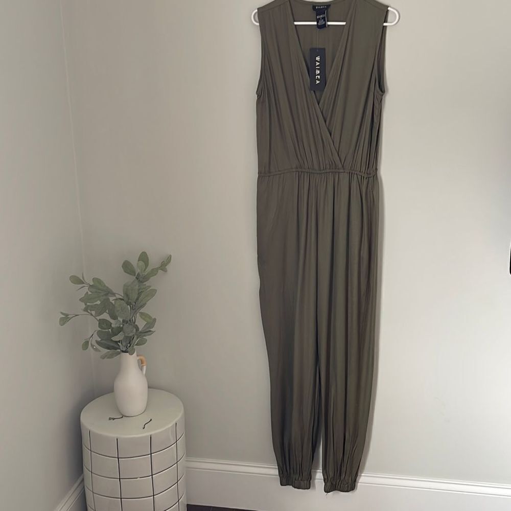 NWT Waimea Olive Green Jumpsuit. Size Large.‎